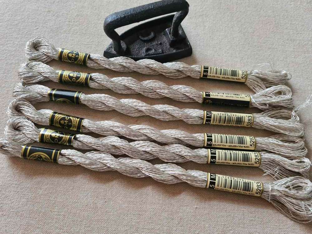 20231013_142229_ml DMC - Perlé Métallisé coloris Argent 5283 – Image 1