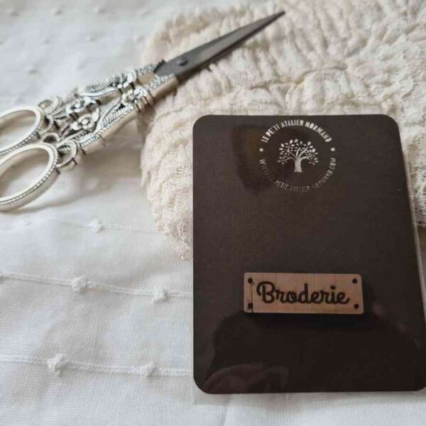 Le petit Atelier Normand - Bouton "Broderie"