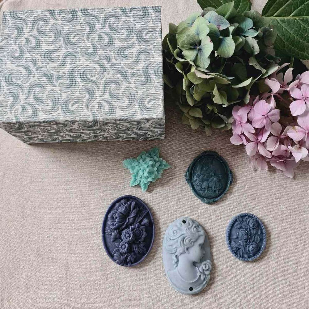 20240907_172840_ml LCF - Boite Ecrin Fleuri Nuance de Bleu – Image 1