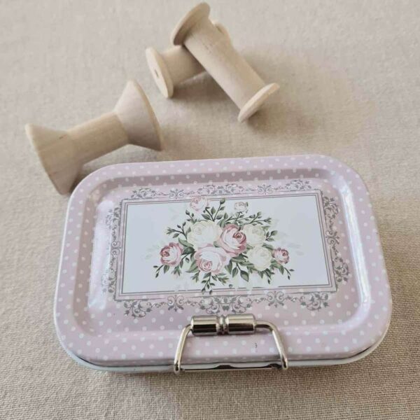 La jolie boite de Survie de la Brodeuse , Fleurie n°1