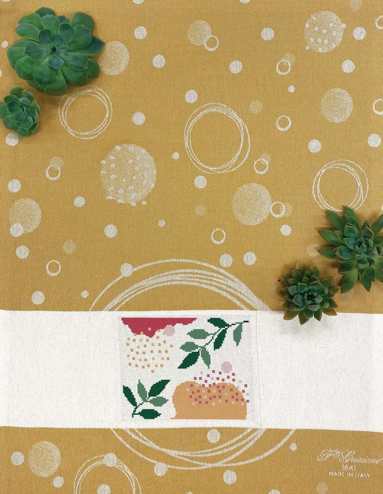 412235397_747921877367169_3516016681766635127_n_ml GRAZIANO - Torchon à Broder modèle CERCHI coloris Miel – Image 1