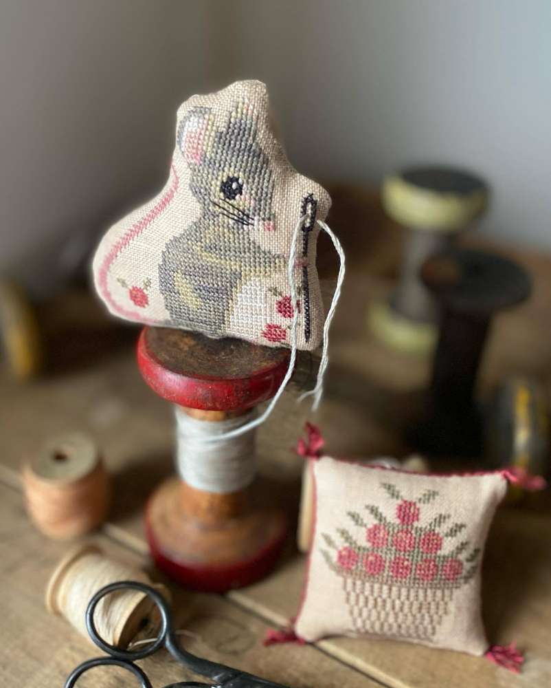 426407542_18415060465046808_7582475316728616950_n_ml Stacy Nash Primitives - Bobbin Animal Crackers – Image 1