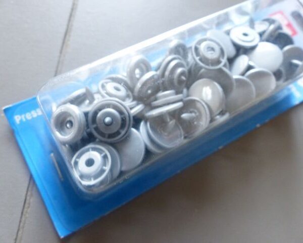 PRYM -  Boite pressions Color Snaps Couleur Gris argent