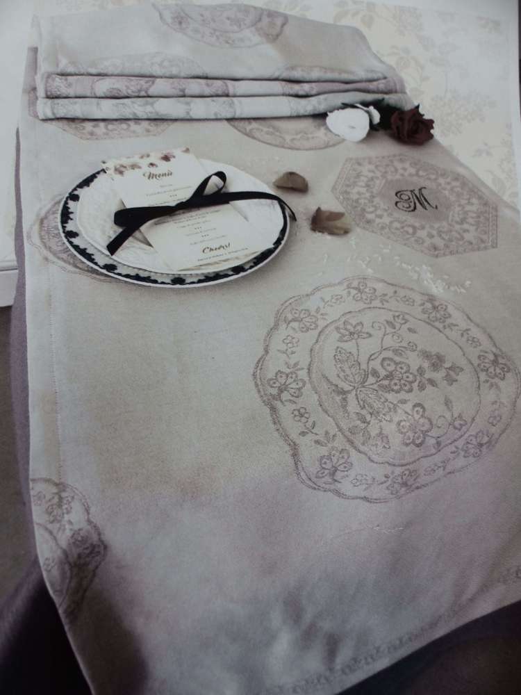 P1080385_ml Graziano - Chemin de table Arte Tavola China, coloris Nocciola (Noisette) – Image 1