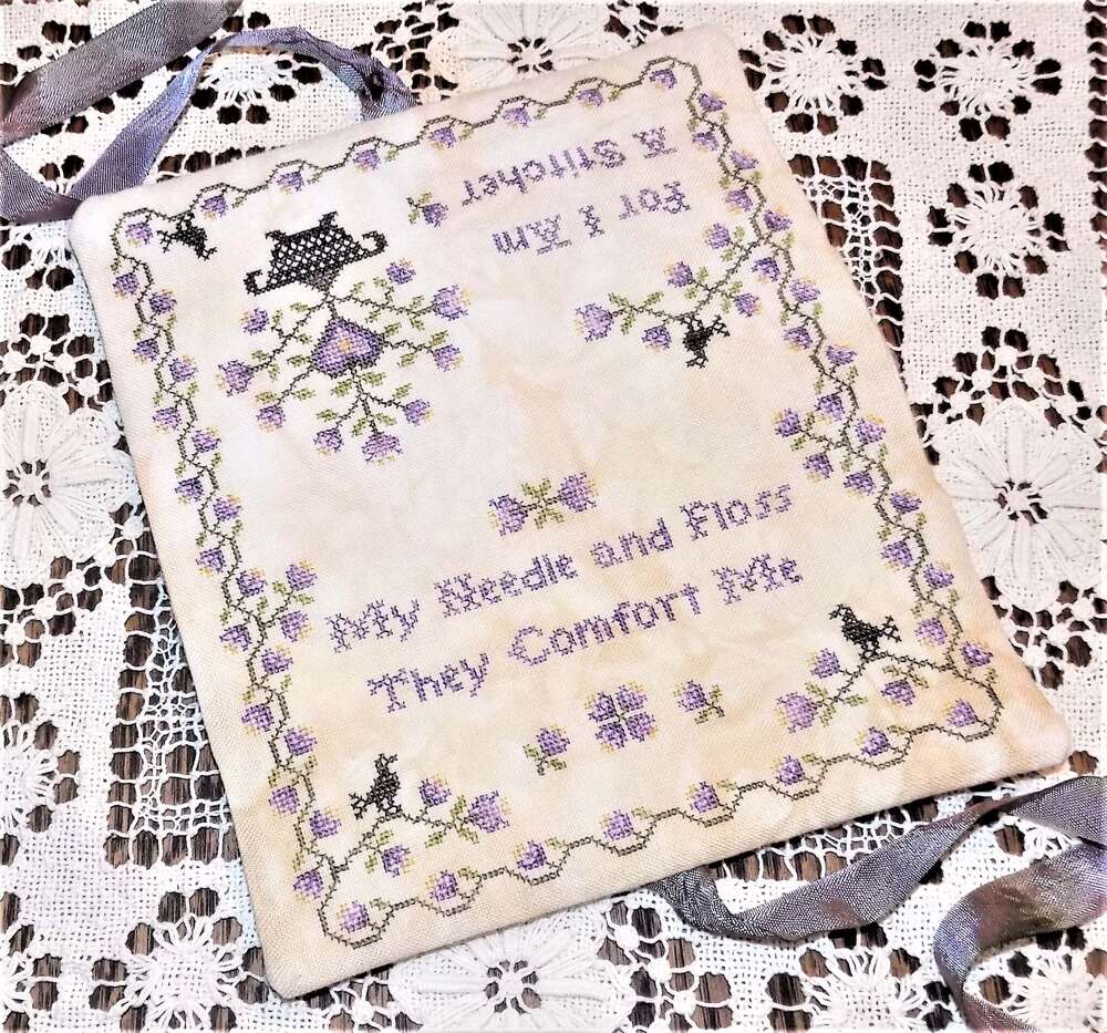 a-stitchers-wallet-the-nebby-needle_ml The Nebby Needle - A Stitcher's Wallet – Image 1