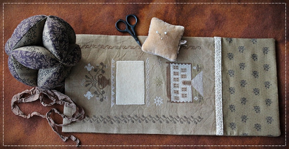 SubRosa Design - White house sewing roll